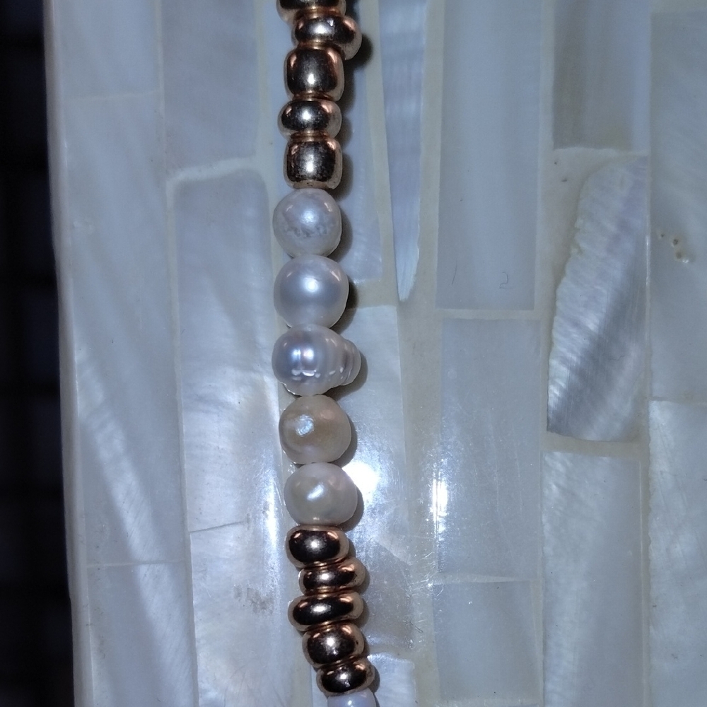 Elegant Pearl Necklace with Gold Accents - Picture 8 of 8